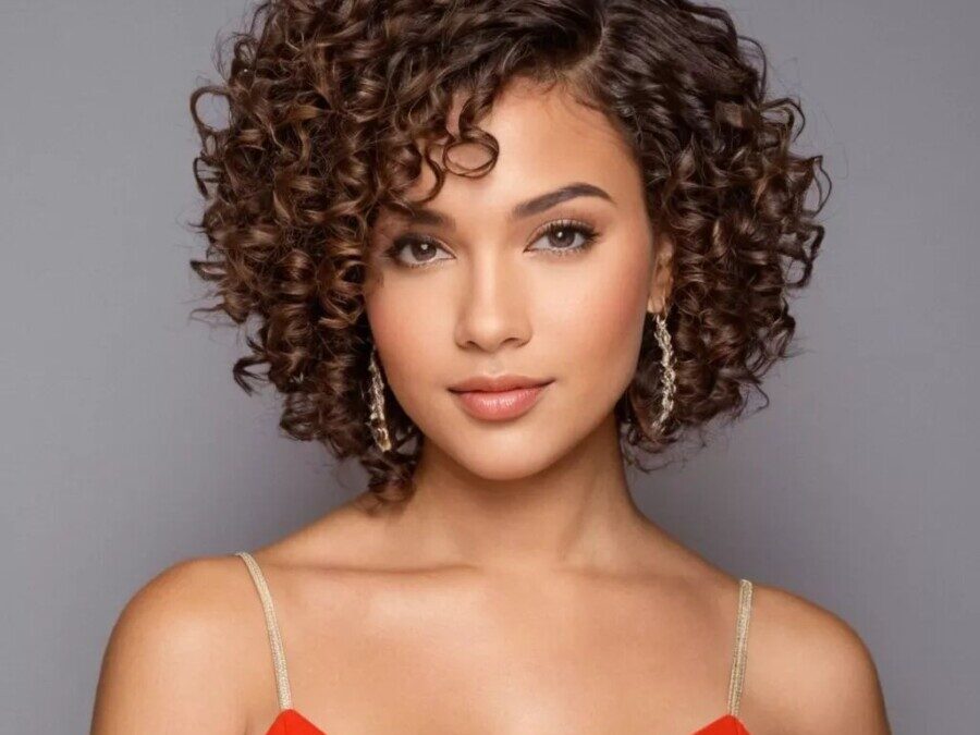 Coupe cheveux bouclés : domptez vos boucles avec style et naturellement