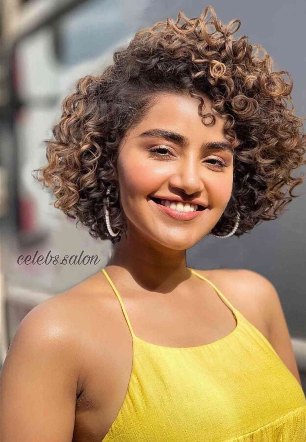 Coiffure afro naturelle