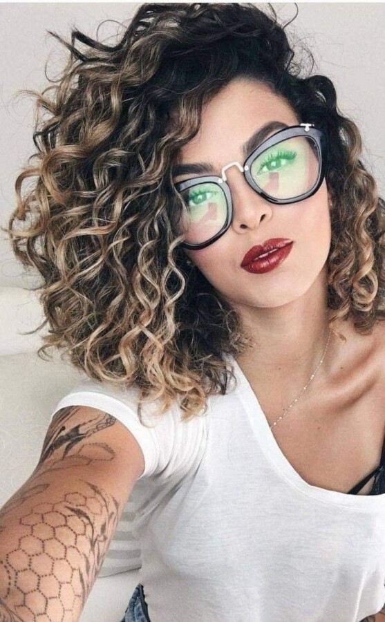 Coiffure afro naturelle