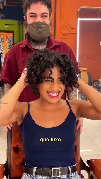 Coiffure afro naturelle