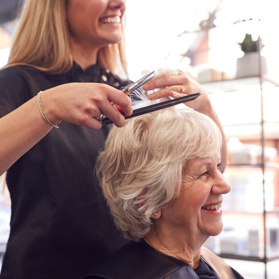 Coiffure femme 70 ans lunettes