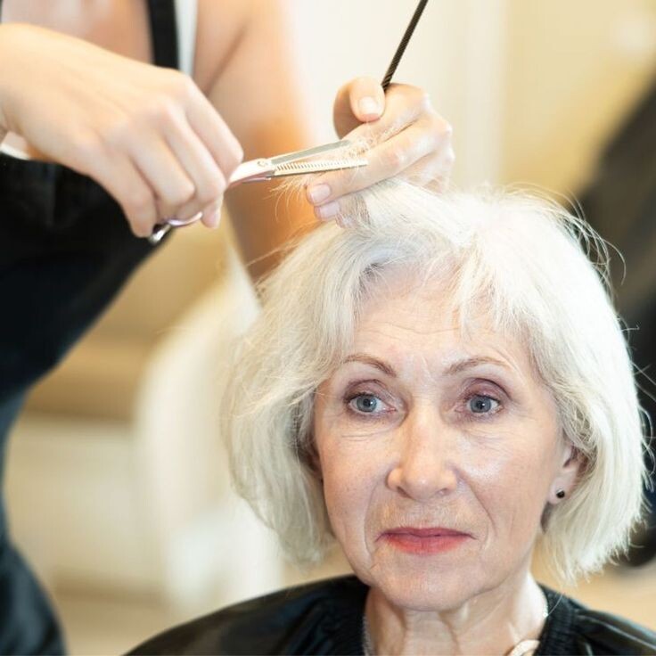 Coiffure femme 70 ans lunettes
