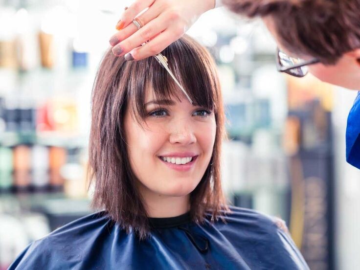 Visage rond cheveux mi-longs