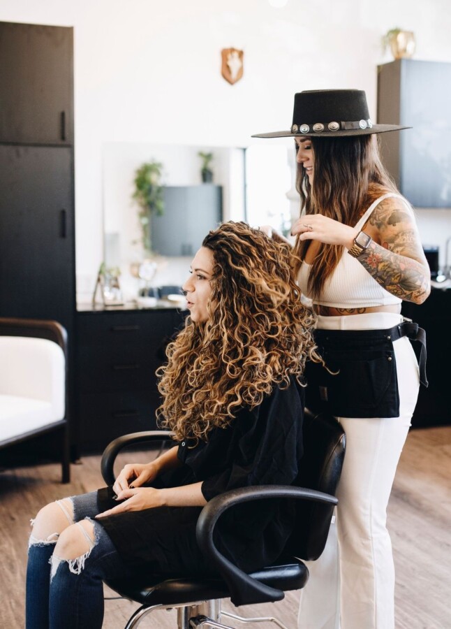 Expert coiffeur cheveux bouclés