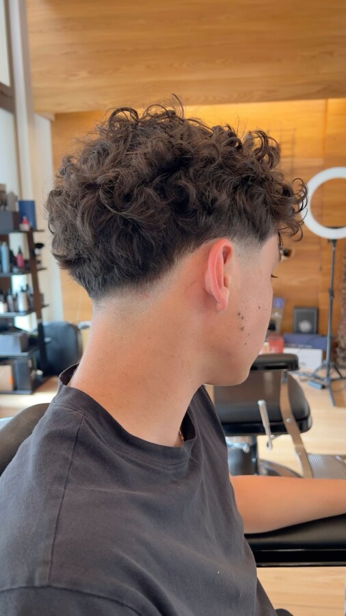 Dégradé cheveux bouclés homme