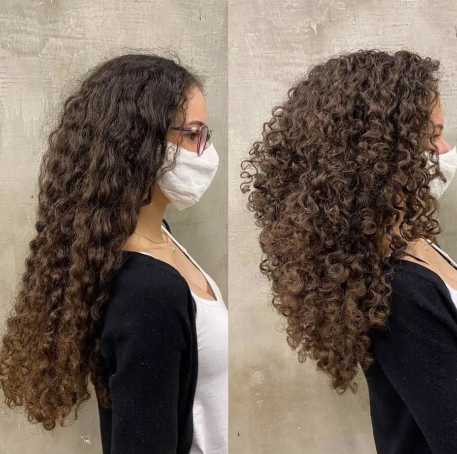 Coiffure dégradée bouclée actuelle