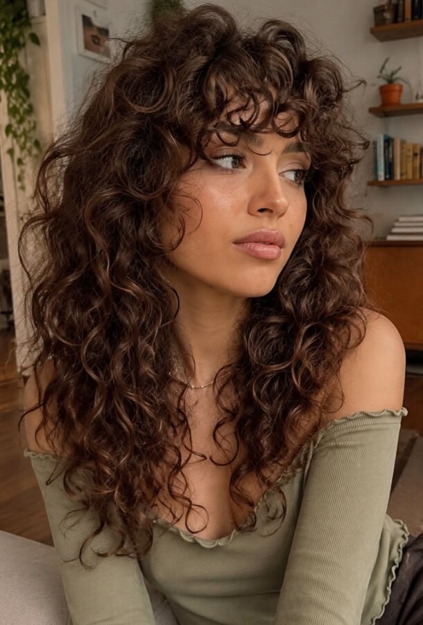 Look dynamique cheveux mi-longs