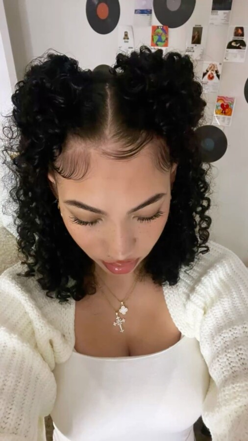 Style moderne cheveux bouclés