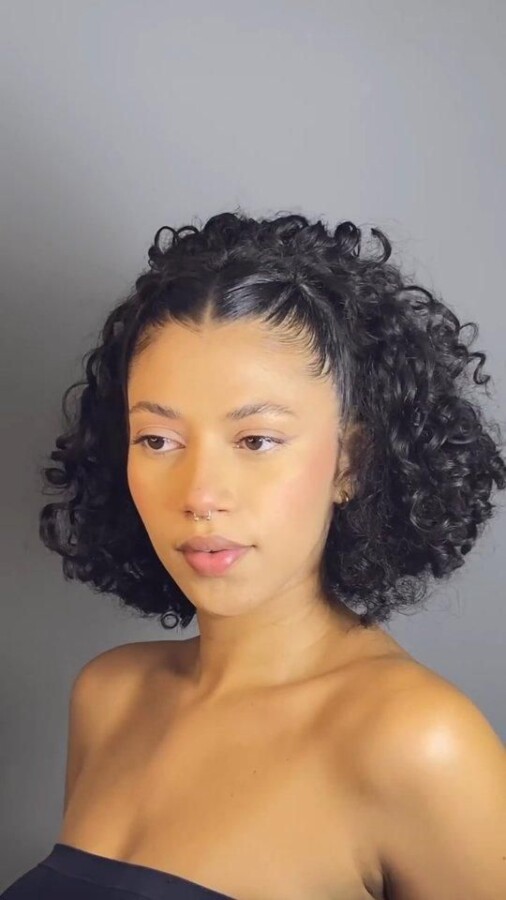 Style moderne cheveux bouclés