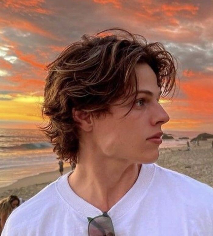 Tendance homme cheveux mi-long