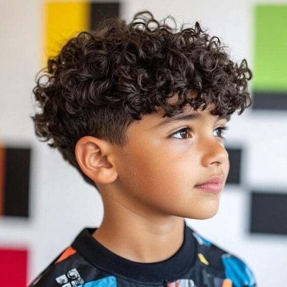 Style moderne cheveux bouclés