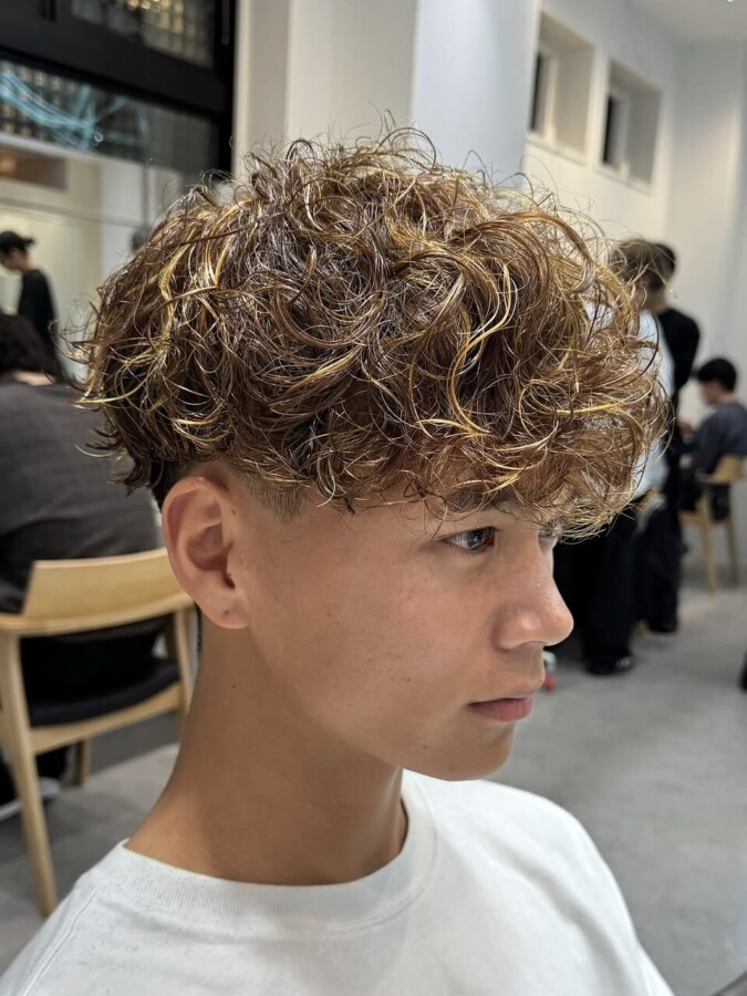 Tendance coupe cheveux bouclés