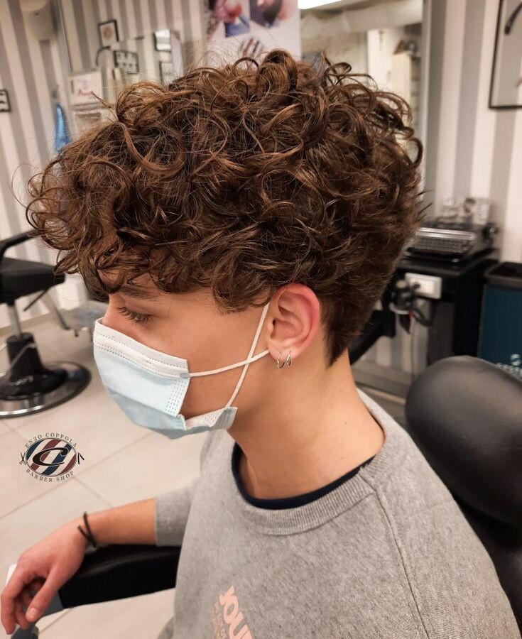 Tendance coupe cheveux bouclés