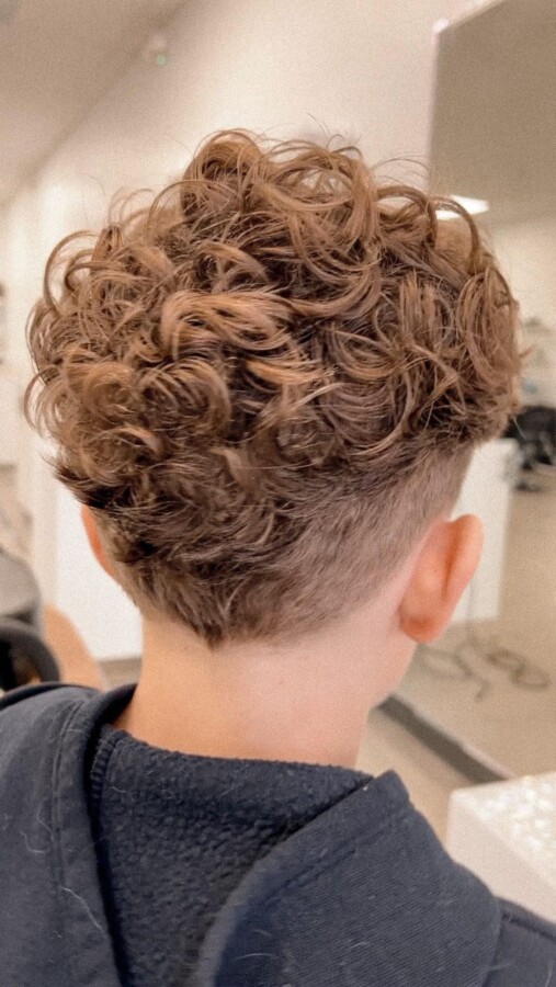 Idées coiffure garçon bouclé