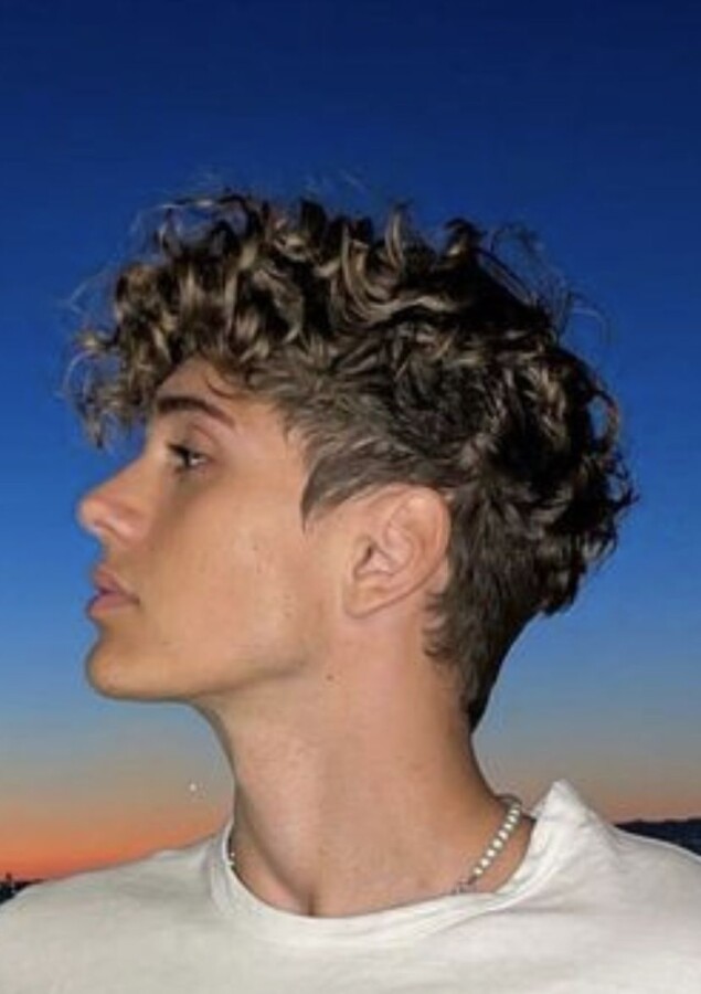 Tendance coupe cheveux bouclés